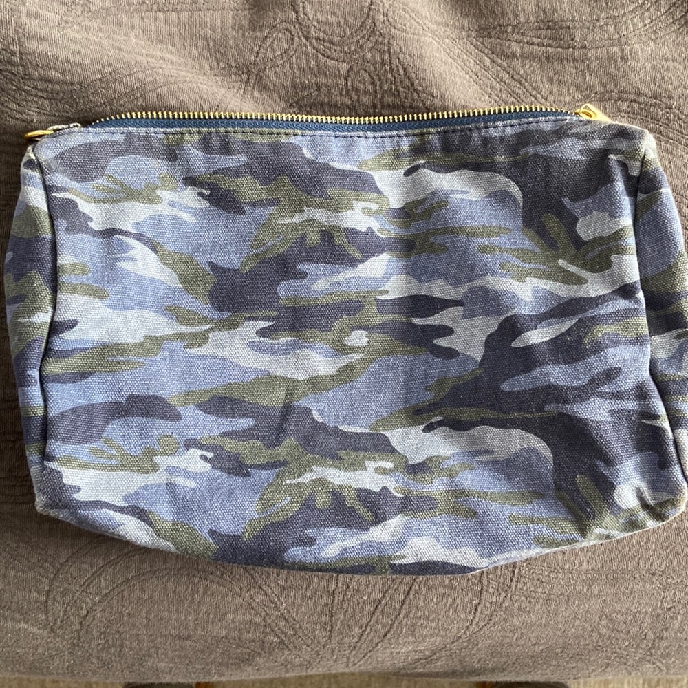 Equipt4u blue/green camo clutch